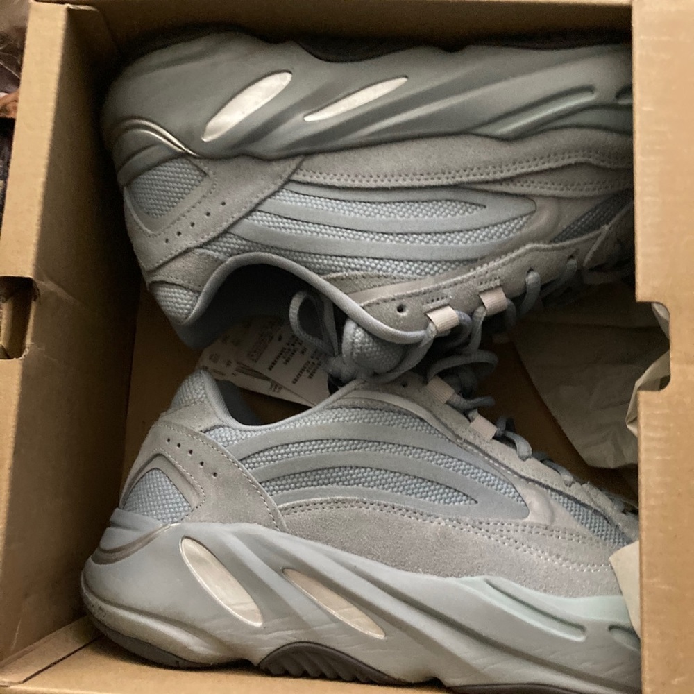 Yeezy boost 700